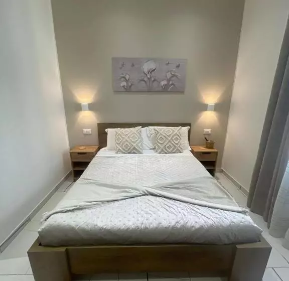 پانسیون Laura Rooms