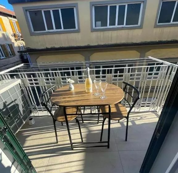 پانسیون Laura Rooms