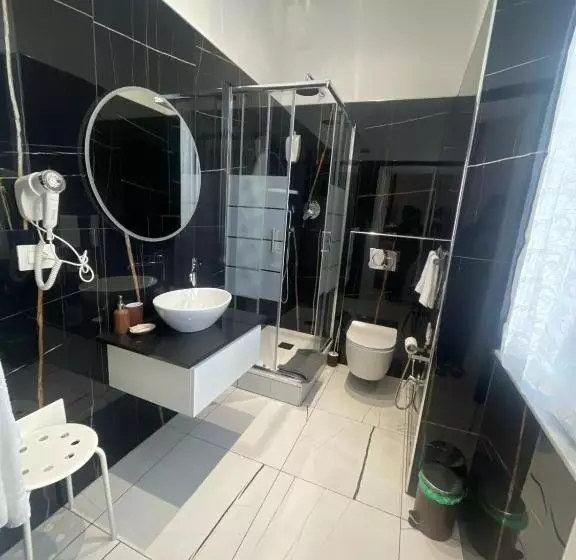 پانسیون Laura Rooms