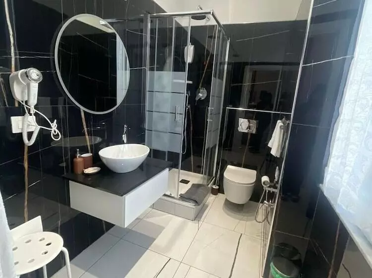 پانسیون Laura Rooms