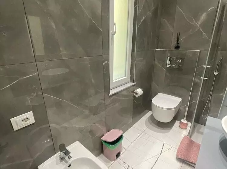 پانسیون Laura Rooms