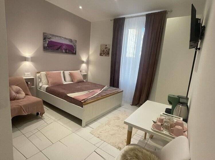 بنسيون Laura Rooms