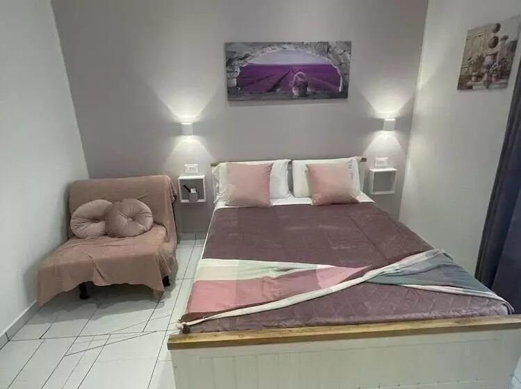 پانسیون Laura Rooms