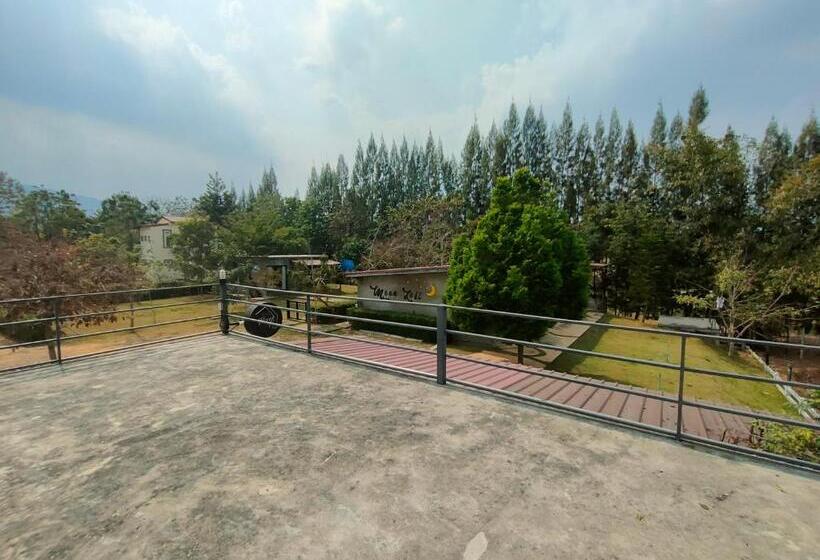 Bed and Breakfast Moon Loft บ้านเพื่อน เขาใหญ่ ที่พัก อาหารและเครื่องดื่ม