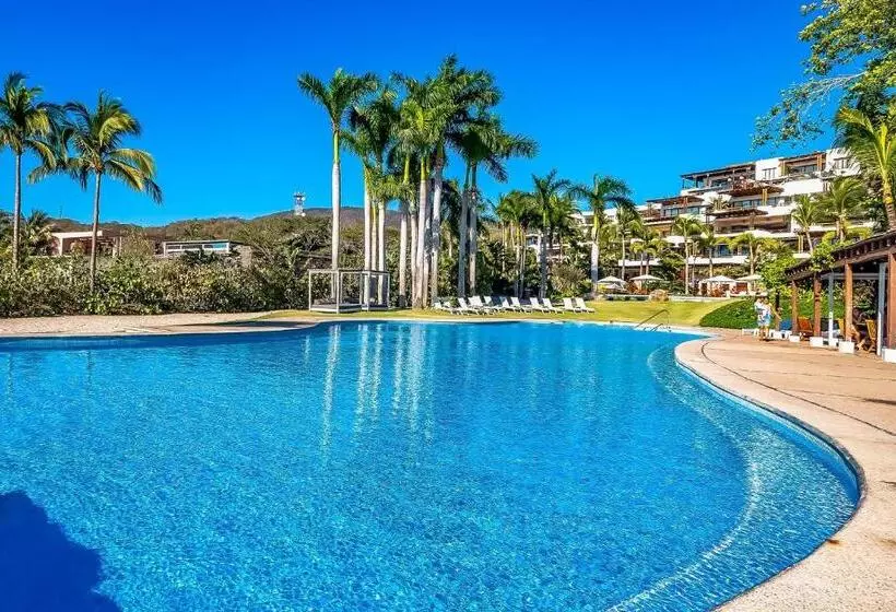 هتل Coastal Veneros Residence
