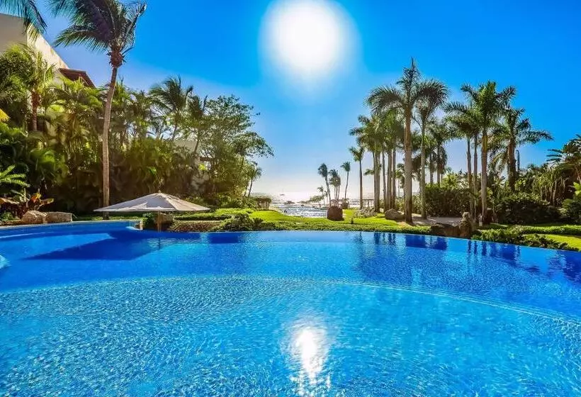 هتل Coastal Veneros Residence