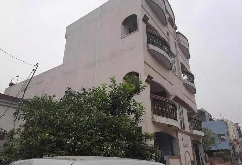 پانسیون Premanand S House
