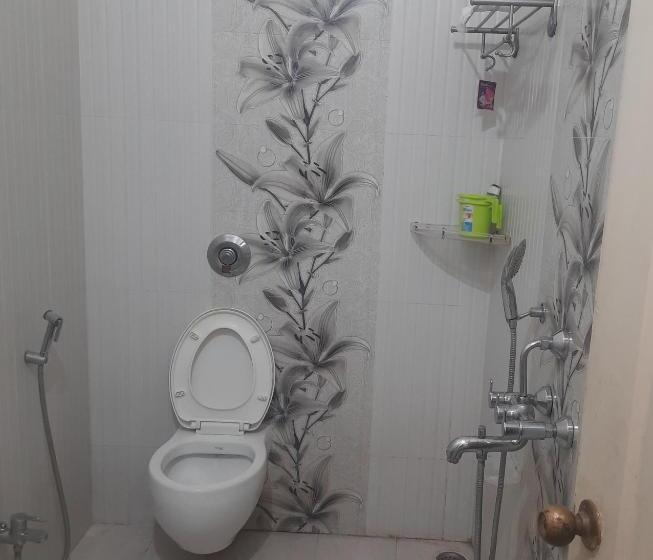 ペンション Premanand S House