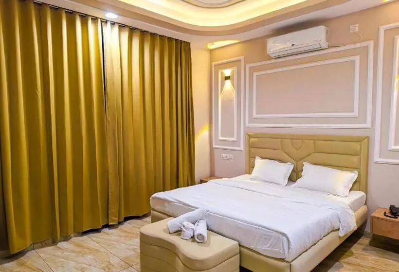 The Royal Rivera Resort