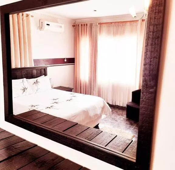 تختخواب و صبحانه Living Guesthouse