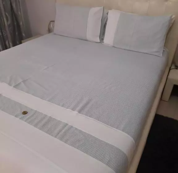 تختخواب و صبحانه Living Guesthouse