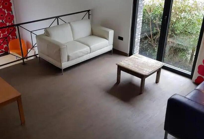 تختخواب و صبحانه Work, Relax, Sleep In Modern Villa