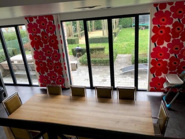 تختخواب و صبحانه Work, Relax, Sleep In Modern Villa