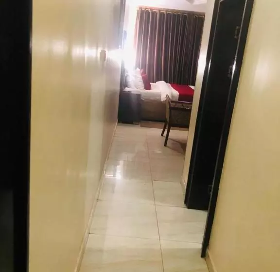 هتل Mclorrets Suites