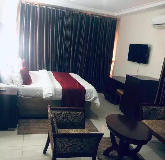 هتل Mclorrets Suites