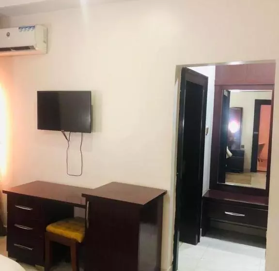 هتل Mclorrets Suites