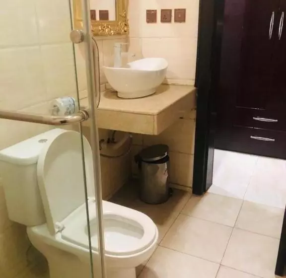 هتل Mclorrets Suites