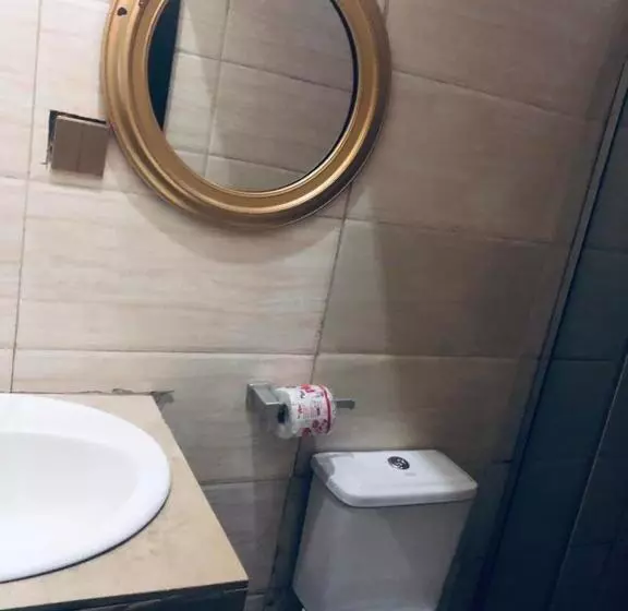 هتل Mclorrets Suites