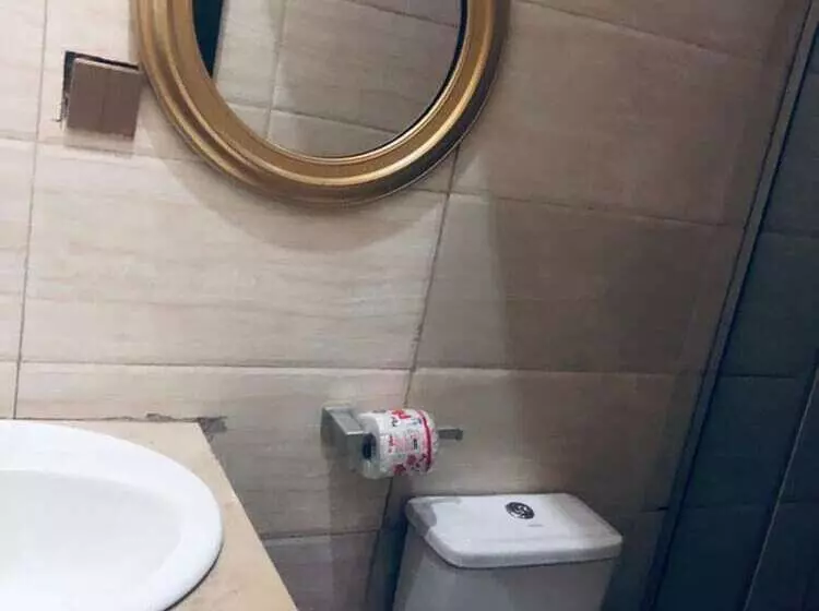هتل Mclorrets Suites