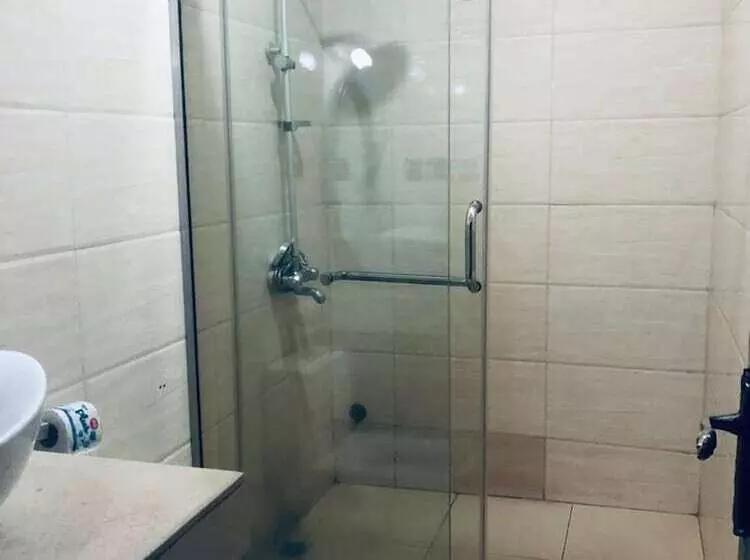 هتل Mclorrets Suites