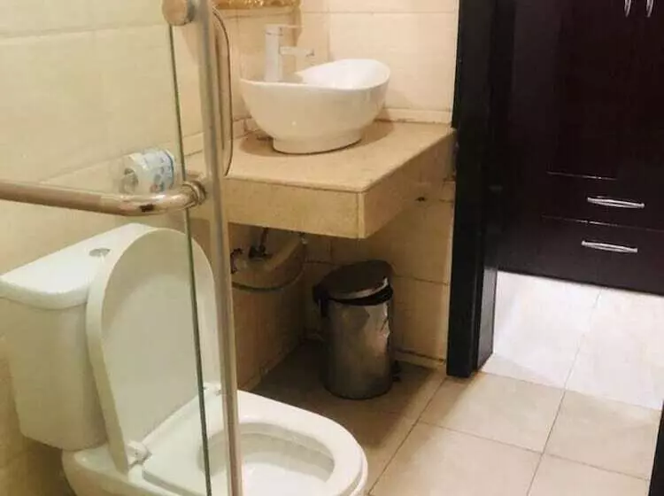 هتل Mclorrets Suites