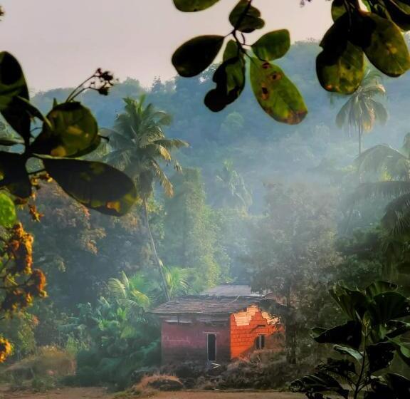 Hotell On The High Ground Tourism Point