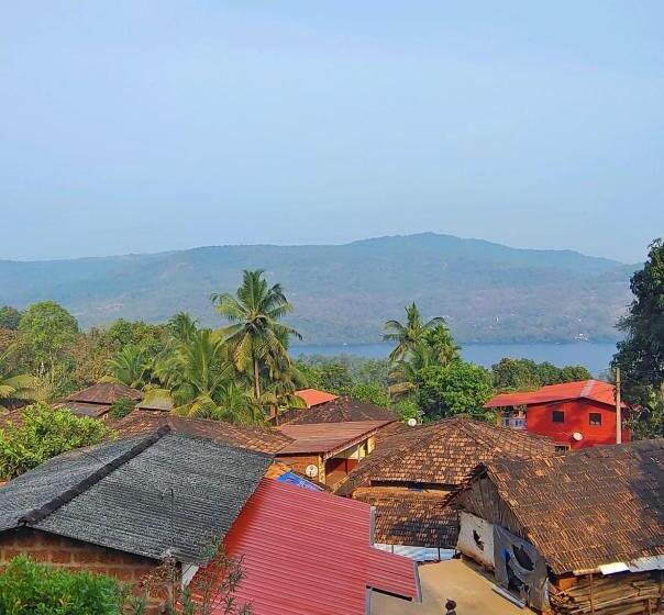 Hotell On The High Ground Tourism Point