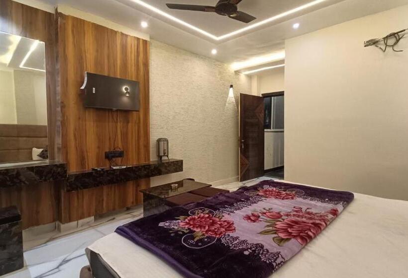 ホテル Weekend Pachmarhi