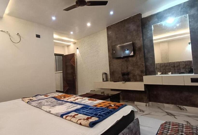 ホテル Weekend Pachmarhi