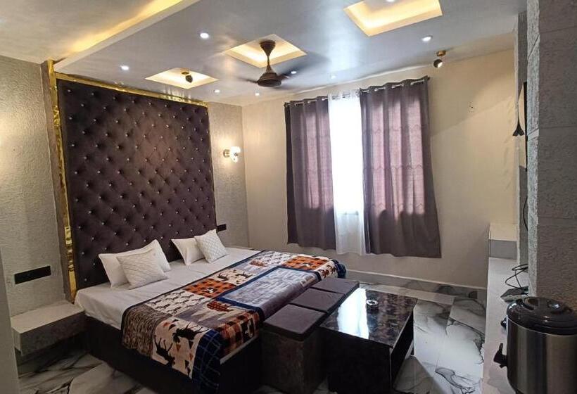 ホテル Weekend Pachmarhi