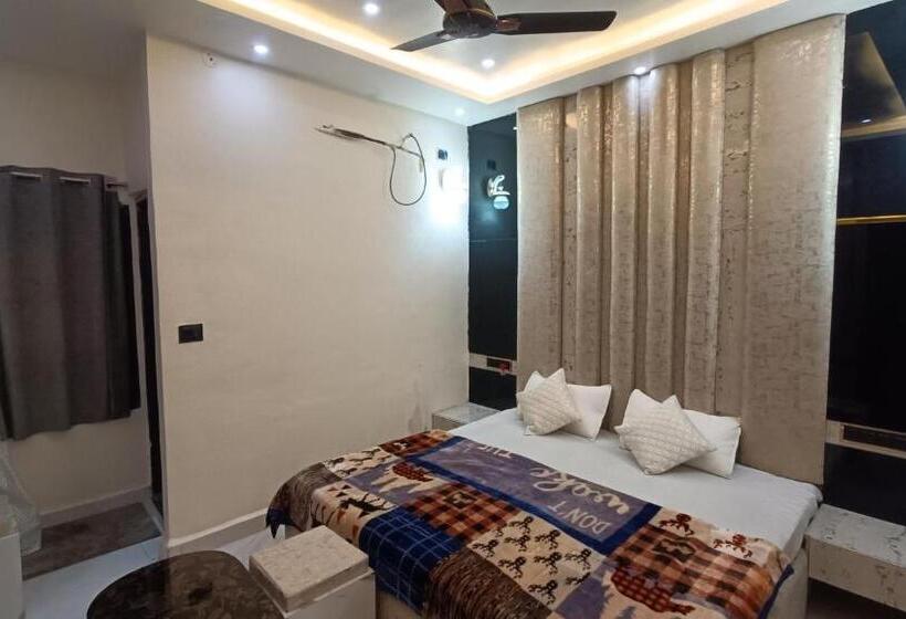 ホテル Weekend Pachmarhi