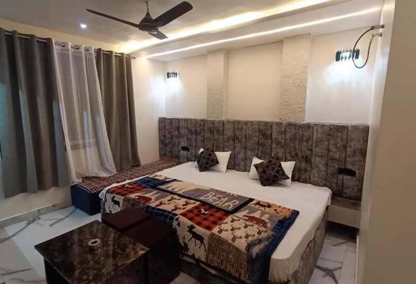 ホテル Weekend Pachmarhi