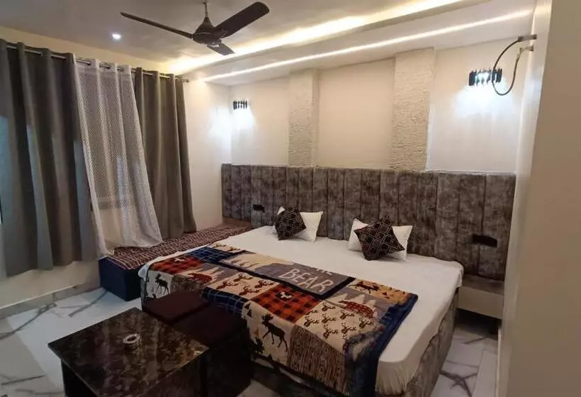 ホテル Weekend Pachmarhi
