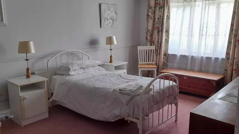 ペンション Holywell Lodge