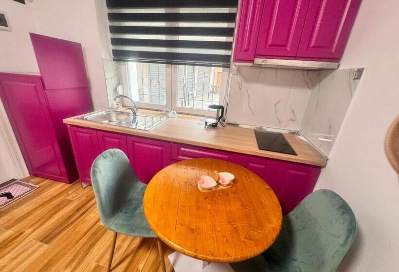 بنسيون Keli’s Apartments