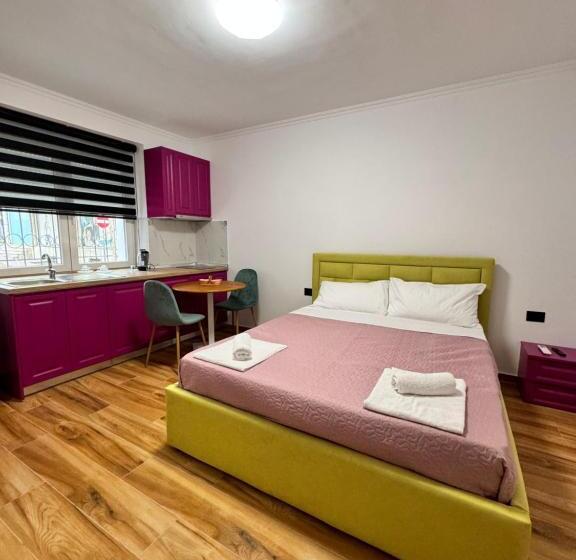 بنسيون Keli’s Apartments