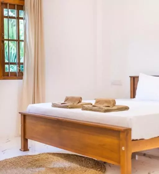 Majatalo Makai Surf House