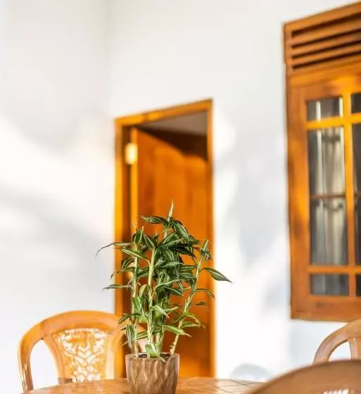 Majatalo Makai Surf House