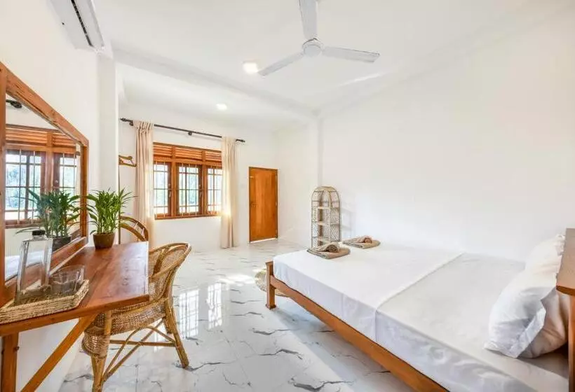 Majatalo Makai Surf House