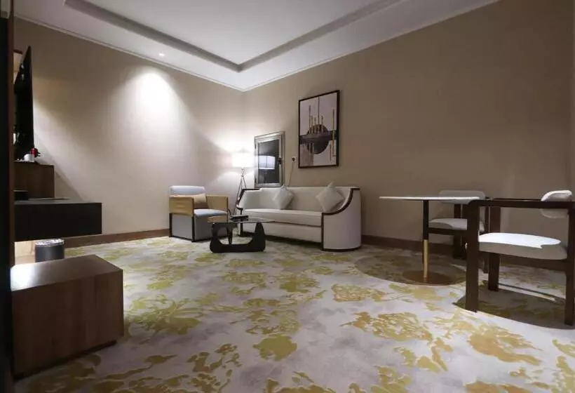 هتل Larichy Tabuk