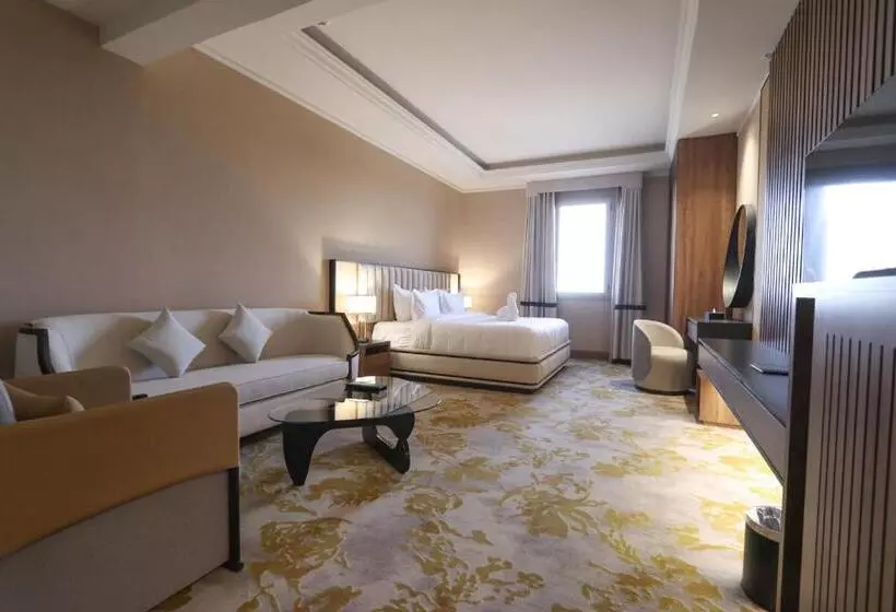 هتل Larichy Tabuk