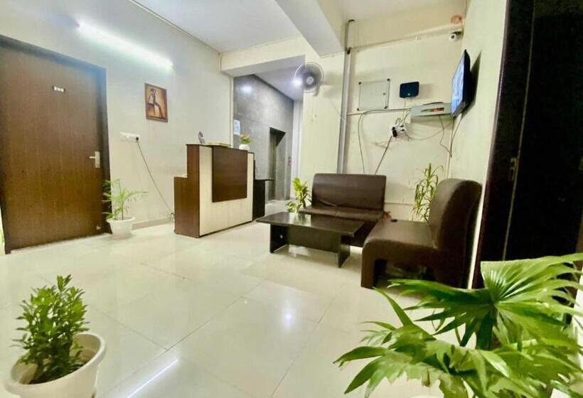 Collection O Hotel Ace Inn