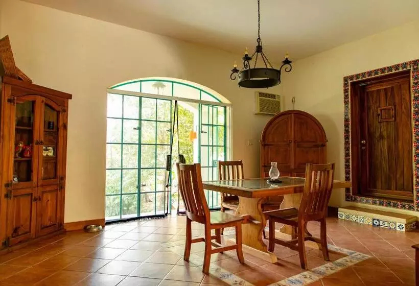 Hotelli Bombon Guesthouse