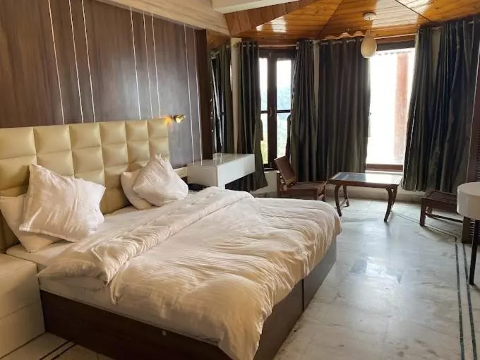 Hotelli Crowned Residency