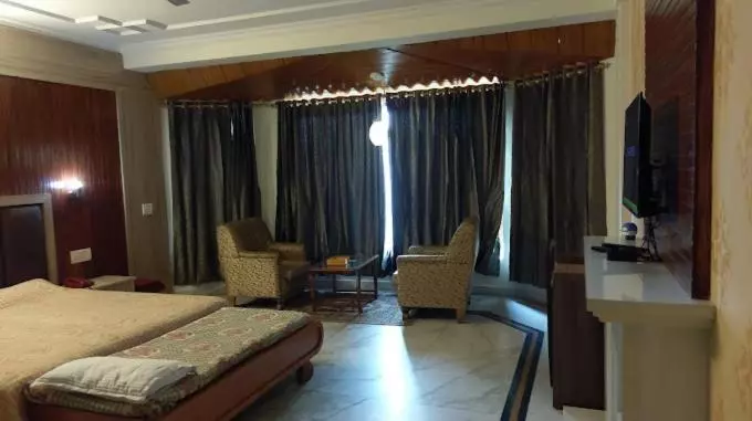 Hotelli Crowned Residency
