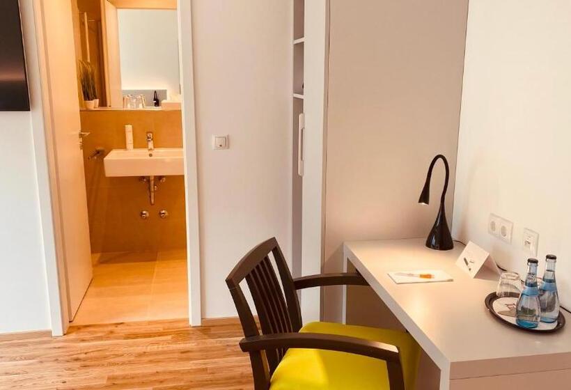 هتل Guesthouse Große Linde