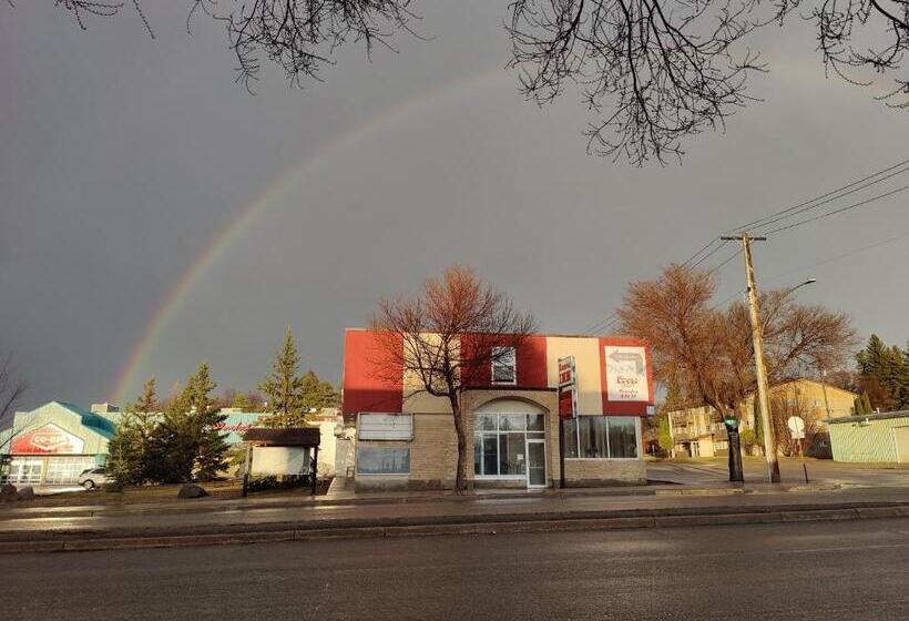 בית מלון כפרי Minnedosa Inn
