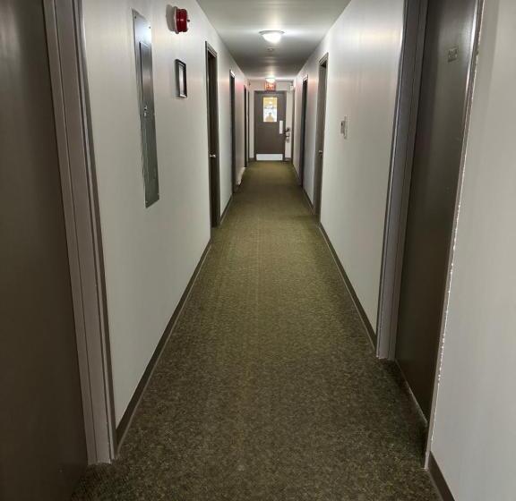 בית מלון כפרי Minnedosa Inn