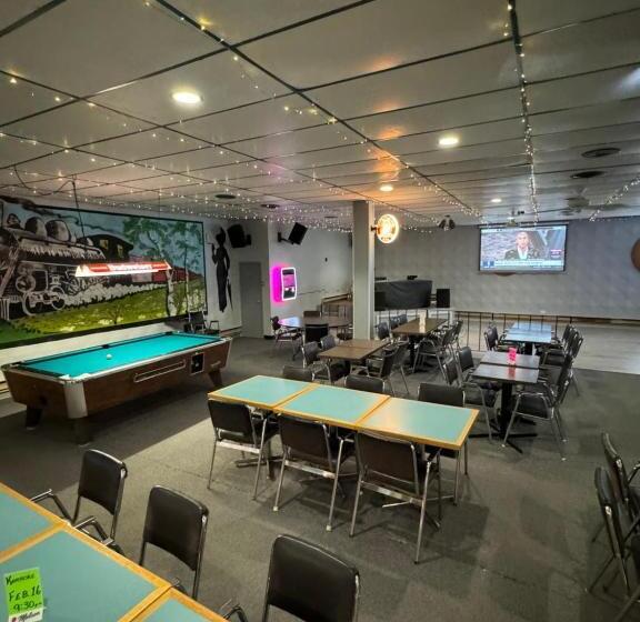 בית מלון כפרי Minnedosa Inn