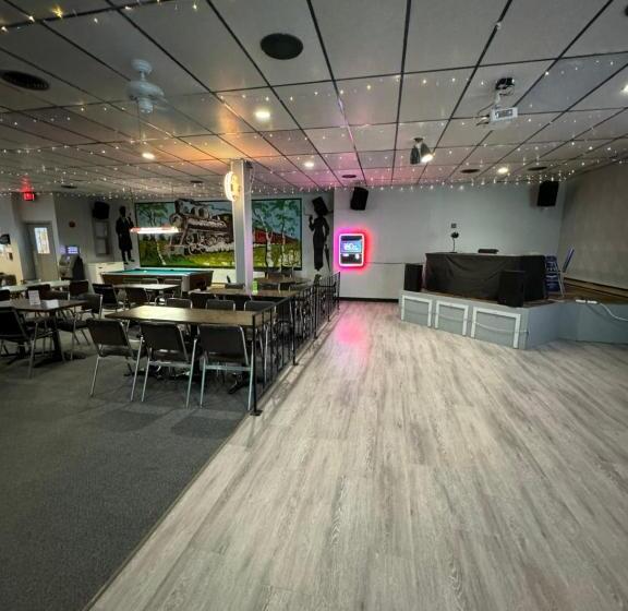 בית מלון כפרי Minnedosa Inn